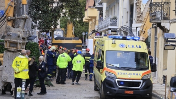 Ανασύρθηκε και δεύτερη σορός στα συντρίμμια του κτηρίου που κατέρρευσε στην Πλάκα