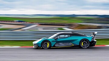 Κάτι καλό «μαγειρεύει» η Aston Martin