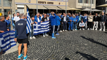 Οι Έλληνες φίλαθλοι έκαναν κατάληψη στην κεντρική πλατεία του Άουγκσμπουργκ, βίντεο και φωτογραφίες 
