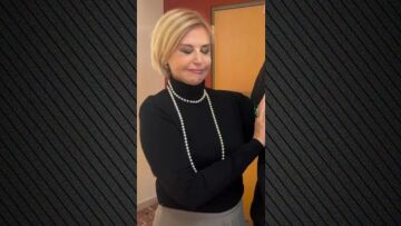 Η Αλεξάνδρα Παλαιολόγου συγκινήθηκε με τον καλλιτέχνη που έφτιαξε graffiti για τον Γιώργο Μαζωνάκη, δείτε βίντεο από τη συνάντησή τους