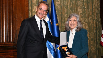 Η Ελλάδα τίμησε την ελληνοαμερικανίδα βουλευτή Ντίνα Τάιτους - Η ανάρτηση με τον Μητσοτάκη
