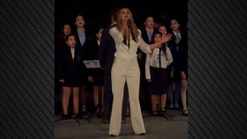 Η Κατερίνα Λιόλιου τραγούδησε το «Δι’ Ευχών» της Χαρούλας Αλεξίου, δείτε βίντεο