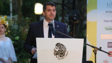 Δήμος Κηφισιάς: Έως 3.000 ευρώ για κάθε γέννηση και απαλλαγή από τα δημοτικά τέλη για ένα έτος, ποιοι οι δικαιούχοι