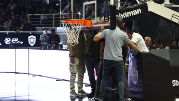 ΠΑΟΚ - Μανρέσα: Διακόπηκε προσωρινά το παιχνίδι λόγω προβλήματος στη μπασκέτα στο «Παλατάκι», βίντεο