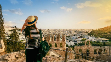 Οι 10 πιο «χαρούμενες» πόλεις για διακοπές – Σε ποια θέση βρίσκεται η Αθήνα
