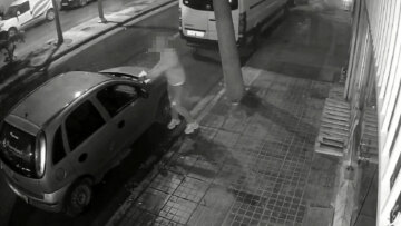 Δείτε βίντεο με τον διασυρμό γυναίκας στο Ηράκλειο: Άνδρας μοιράζει φέιγ βολάν με τα στοιχεία και τη φωτογραφία της, γράφοντας ότι «εκδίδεται» 