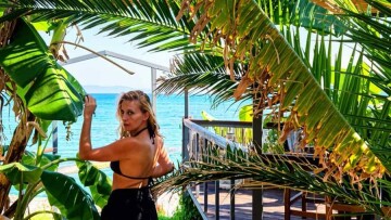 «Tόποι που δεν τους αποχαιρετάς ποτέ»: Η Κεφαλονιά της ηθοποιού Κρυσταλλίας Κεφαλούδη
