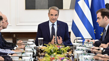 Ρυθμίσεις σε 120 δόσεις από 72, «φρένο» στους servicers και επιδότηση στα καύσιμα ανακοίνωσε ο Μητσοτάκης