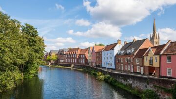 Norwich: Tι κάνει την πρωτεύουσα του Νόρφολκ μια από τις συναρπαστικότερες βρετανικές πόλεις