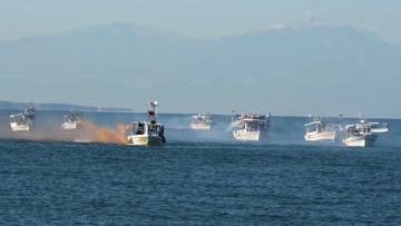 Με 150 σκάφη στο λιμάνι της Θεσσαλονίκης διαμαρτύρονται οι αλιείς για το κόστος των καυσίμων, δείτε βίντεο