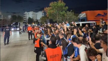 Εθνική ποδοσφαίρου: Αποθέωση στην άφιξη της αποστολής στην Τούμπα, δείτε βίντεο
