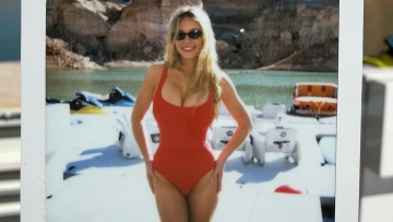 Η Σίντνεϊ Σουίνι άλα Baywatch στις διακοπές με τον σύντροφό της, δείτε φωτογραφίες