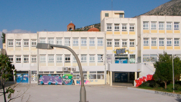Χωρίς αλεξικέραυνο και απινιδωτή το σχολείο στην Ηλιούπολη που υπέστη ανακοπή η 50χρονη διευθύντρια, τι απαντά ο δήμαρχος