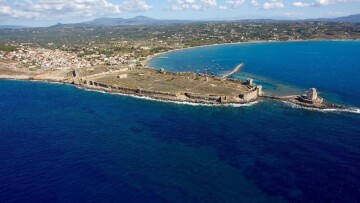 Κάστρο Μεθώνης: Κατασκευάζεται ύφαλος - κυματοθραύστης για την προστασία του δυτικού τείχους του 