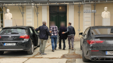Συνελήφθη 64χρονος που πυροβόλησε 49χρονο στην Επίδαυρο, χειροπέδες και στον γιο του δράστη
