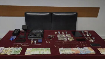 Χειροπέδες σε σπείρα με 34 διαρρήξεις σε Θεσσαλονίκη, Ημαθία, Πιερία και Χαλκιδική: Έκαναν και τους αναρριχητές για να μπαίνουν στα σπίτια