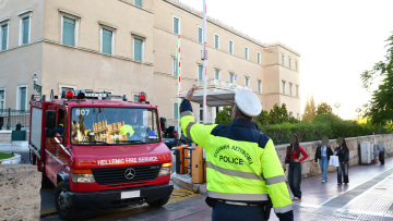 Λήξη συναγερμού στη Βουλή μετά το τηλεφώνημα για βόμβα