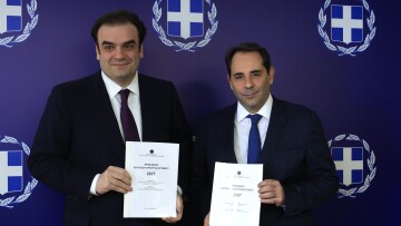 Στη Βουλή το προσχέδιο του προϋπολογισμού για το 2027: Ενσωματώνει νέα μέτρα €2,27 δισ. για μισθούς, συντάξεις, αγρότες και επιχειρήσεις