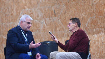 Ο Νεκτάριος Ταβερναράκης στον Δανίκα: «Πόσο θα ζήσουμε εξαρτάται κατά 50% από τα γονίδιά μας»