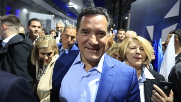 Γεωργιάδης κατά Δένδια: Απορώ με υπουργούς που επέλεξαν να λείπουν από τη γιορτή της ΝΔ επειδή λέει είχαν άλλες υποχρεώσεις