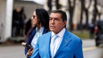 Σύμμαχος του Ντόναλντ Τραμπ που ισχυρίζεται ότι του γνώρισε τη Μελάνια κατηγορείται για βιασμό
