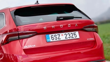 Πότε φτάνει στη χώρα μας το πλήρως υβριδικό Skoda Octavia;