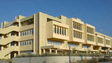Διαμαρτυρία φοιτητών στο πανεπιστήμιο Πατρών για την ακρίβεια και επεισόδια έξω από το γραφείο του Πρύτανη που ήθελαν να συναντήσουν 