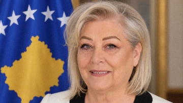 Τζαστίνα Σιρόκα Πούλα: Η 73χρονη οικονομολόγος που εξελέγη πρόεδρος στο Κόσοβο και απέτρεψε τις πρόωρες εκλογές
