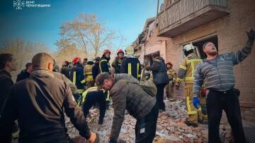 Μαζικές επιθέσεις της Μόσχας στην Ουκρανία με 15 νεκρούς, ανήμερα των 74ων γενεθλίων του Ρώσου προέδρου