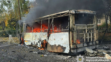 Ρωσική επίθεση σε δύο λεωφορεία σκότωσε τουλάχιστον 30 ανθρώπους κοντά στο μέτωπο της Ουκρανίας