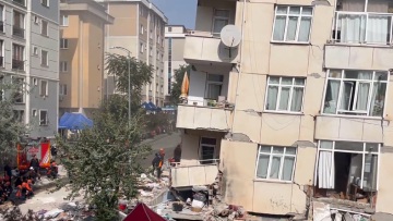 Κατάρρευση πολυκατοικίας στην Κωνσταντινούπολη: Όροφοι χτίστηκαν αυθαίρετα, κρατούνται ο αρχιτέκτονας και ο επιτηρητής του έργου