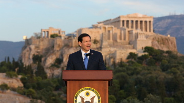 «Η ομιλία της χρονιάς»: WSJ, CNN, ΝΥΤ, Guardian αναλύουν την πλατφόρμα Ρούμπιο στη σκιά της Ακρόπολης για την ιδεολογική «σταυροφορία» της Δύσης
