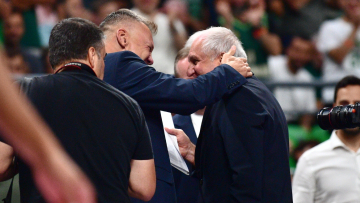 «Του είπα αν θέλει να του αγοράσω μια γραβάτα...»: Η ιστορία με τον Ομπράντοβιτς που αποκάλυψε ο Γιασικεβίτσιους μετά το ΠΑΟ-Φενέρ