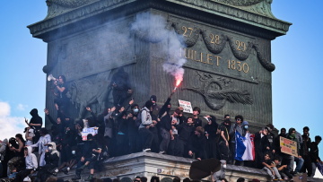«Να δούμε ποιος θα υποχωρήσει πρώτος»: Η εξέγερση των μαθητών στη Γαλλία που στριμώχνει τον Μακρόν