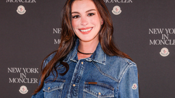 Η Anne Hathaway αποδεικνύει ότι οι διαφάνειες έχουν θέση και στο maternity style
