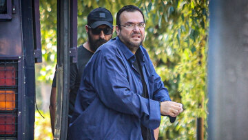Αλληλοκατηγορίες για την απάτη κατά του ΕΦΚΑ: «Δεν αποφάσιζα για τις εισφορές» ανέφερε ο Καμπούρης, τι υποστήριξαν η σύζυγός του και οι λογιστές 
