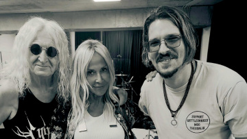 Σάκης Ντοβόλης: Ο Κοζανίτης με την heavy blues κιθάρα στο πλευρό της Άννας Βίσση – Το ντεμπούτο στο sold out ΟΑΚΑ και ο... Τζόνι Ντεπ