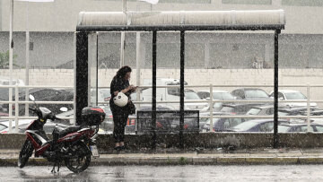 Καιρός: Ισχυρές καταιγίδες σε περιοχές της Αττικής, πού θα είναι έντονα τα φαινόμενα τις επόμενες ώρες