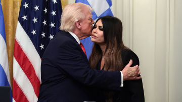 Τραμπ: Η Κίμπερλι Γκιλφόιλ δεν ήταν ποτέ μέλος της οικογένειάς μου, έβγαινε με το γιο μου πριν από πολύ καιρό