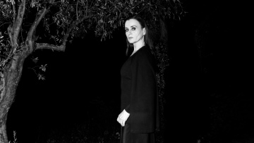 Καρυοφυλλιά Καραμπέτη: Δύο επιπλέον παραστάσεις για τη «Φόνισσα» στο «Εθνικό Θέατρο