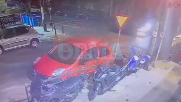 Θανατηφόρο τροχαίο στο Παγκράτι με θύμα 35χρονο μοτοσικλετιστή: Το σοκαριστικό βίντεο της σύγκρουσης της μηχανής του με ΙΧ
