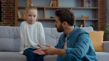 8 πολύτιμα tips για να θέσουμε αποτελεσματικά όρια στα παιδιά – «Κλειδί» η σχέση με τον γονιό
