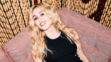 Miley Cyrus: Φτιάχνει δομή για κακοποιημένες και άστεγες γυναίκες