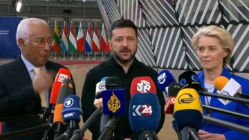 Νέες αιχμές ο Ζελένσκι κατά του Τραμπ από τις Βρυξέλλες: «Η Ευρώπη έχει πραγματικούς ηγέτες που στέκονται στο πλευρό μας»