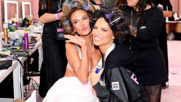 Alessandra Ambrosio – Adriana Lima: Το video από τα παρασκήνια της πασαρέλας της Victoria’s Secret
