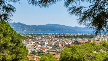 Απειλές θανάτου στην προϊσταμένη της Πολεοδομίας Καλαμάτας: Τι κρύβεται πίσω από τη «μάχη» για τη δόμηση στη Μάνη
