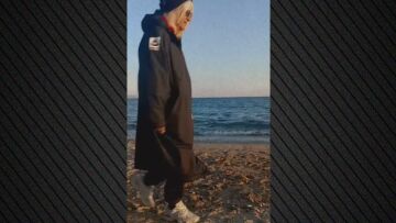 Με γυαλιά ηλίου και σκούφο ο Νίκος Καρβέλας στην Πάρο: Η πρώτη δημόσια εμφάνιση μετά την κόντρα με την Άννα Βίσση