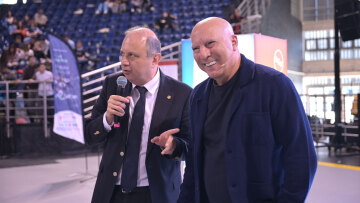 Με προσκεκλημένο το Νίκο Γκάλη υποδέχτηκε το Αριστοτέλειο Πανεπιστήμιο τους πρωτοετείς φοιτητές του