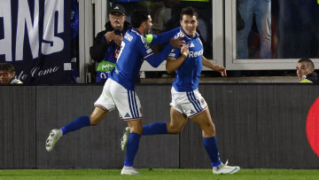 Σκόραρε ο Δουβίκας και η Κόμο «διέλυσε» με 4-1 τη Μάντσεστερ Γιουνάιτεντ, η Γαλατά 4-2 την Λιλ στη Γαλλία, δείτε τα γκολ 