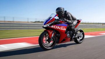 Η νέα 500άρα της Honda είναι τετρακύλινδρη με ηλεκτρονικό συμπλέκτη